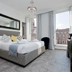 https://della-croce-rome.it-romehotels.com