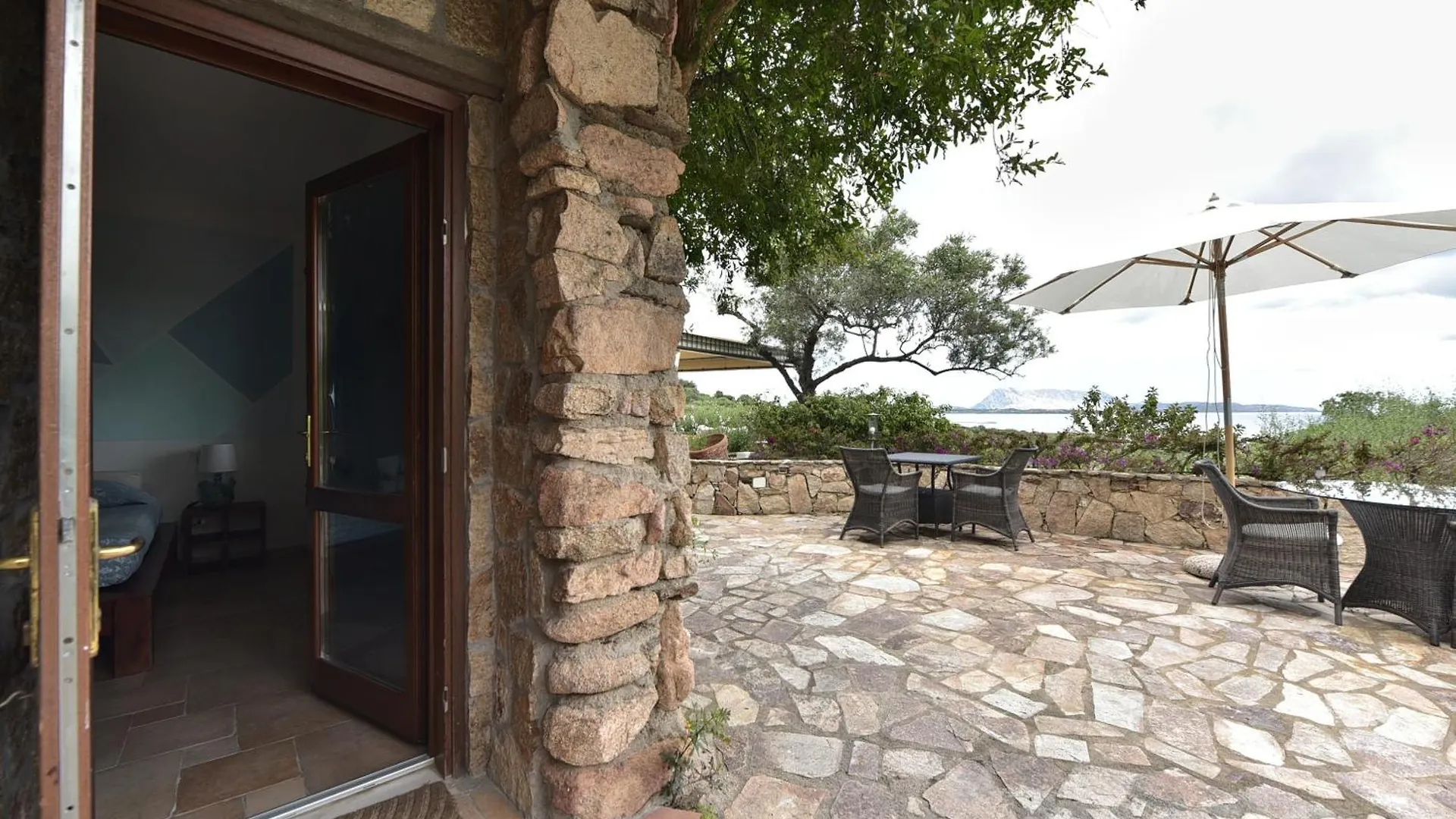 Villa Minda Lodge & View San Teodoro  Maison d'hôtes